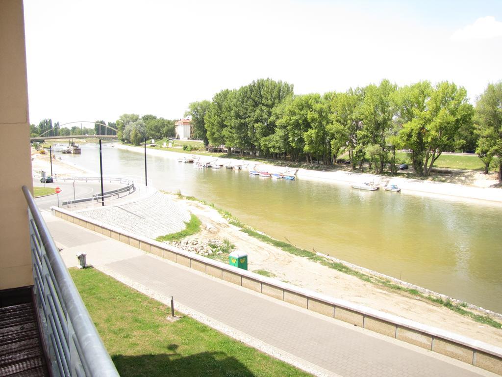 Dunalux Apartman Győr Zimmer foto