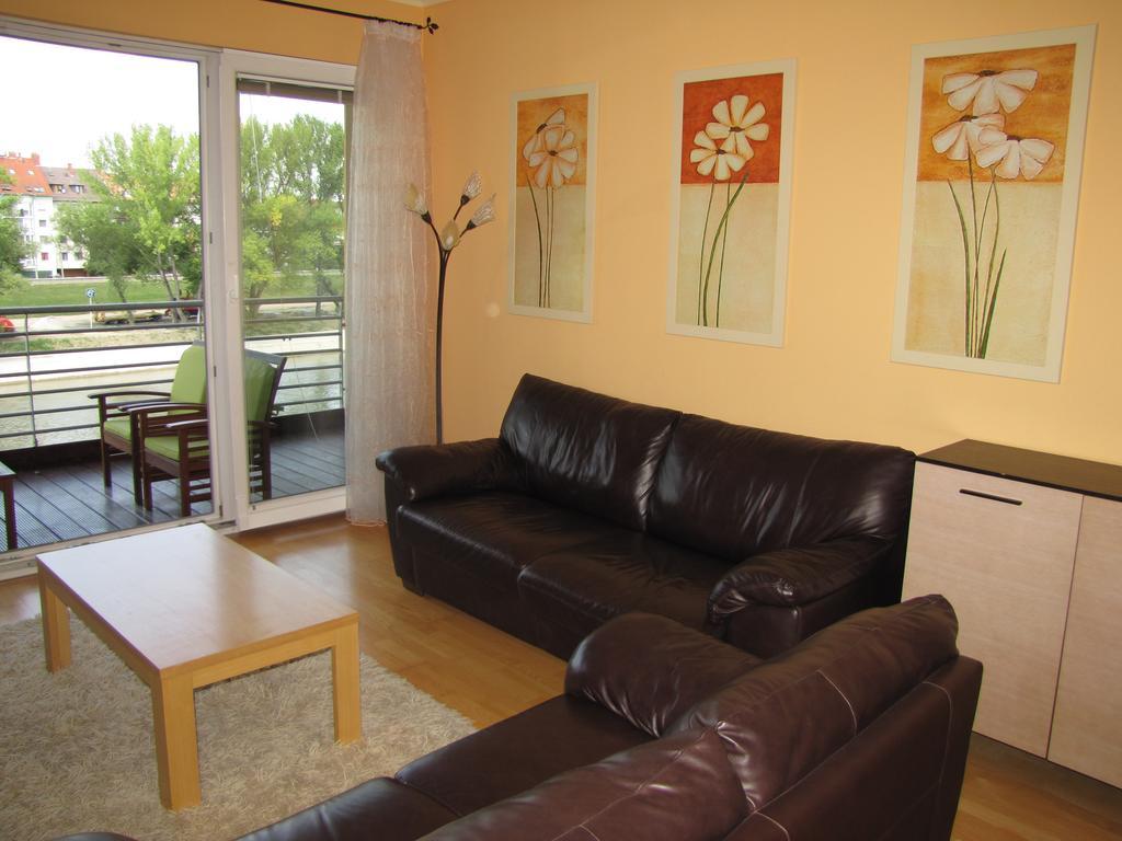 Dunalux Apartman Győr Zimmer foto