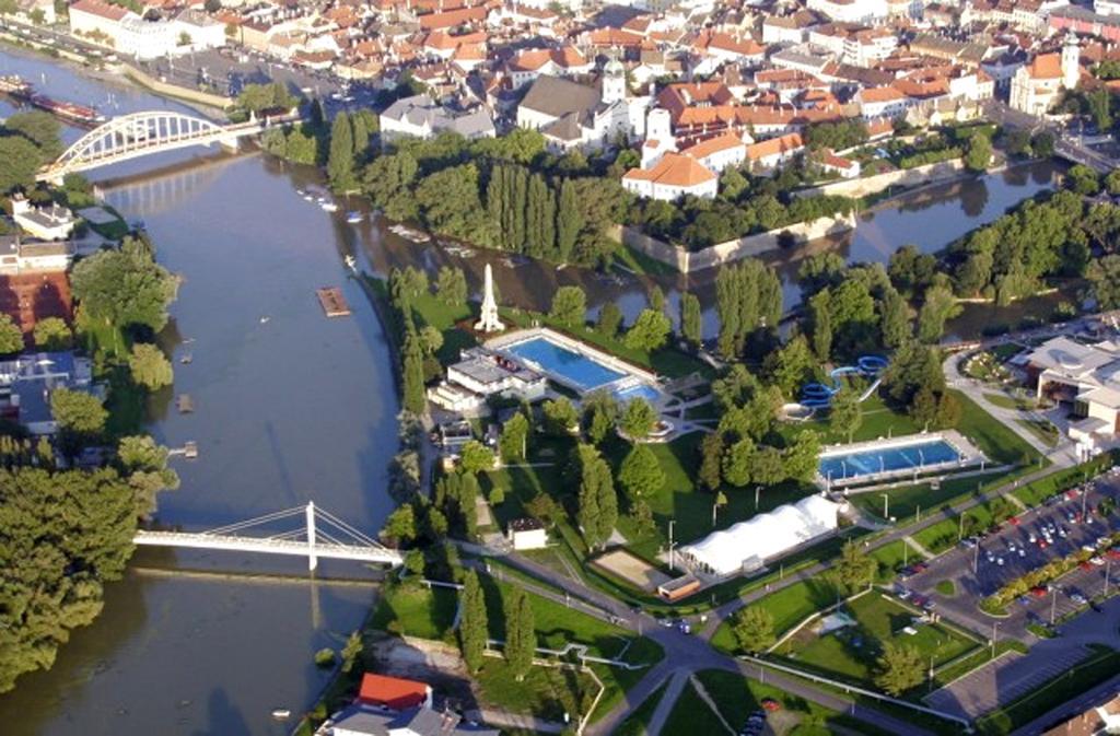 Dunalux Apartman Győr Zimmer foto