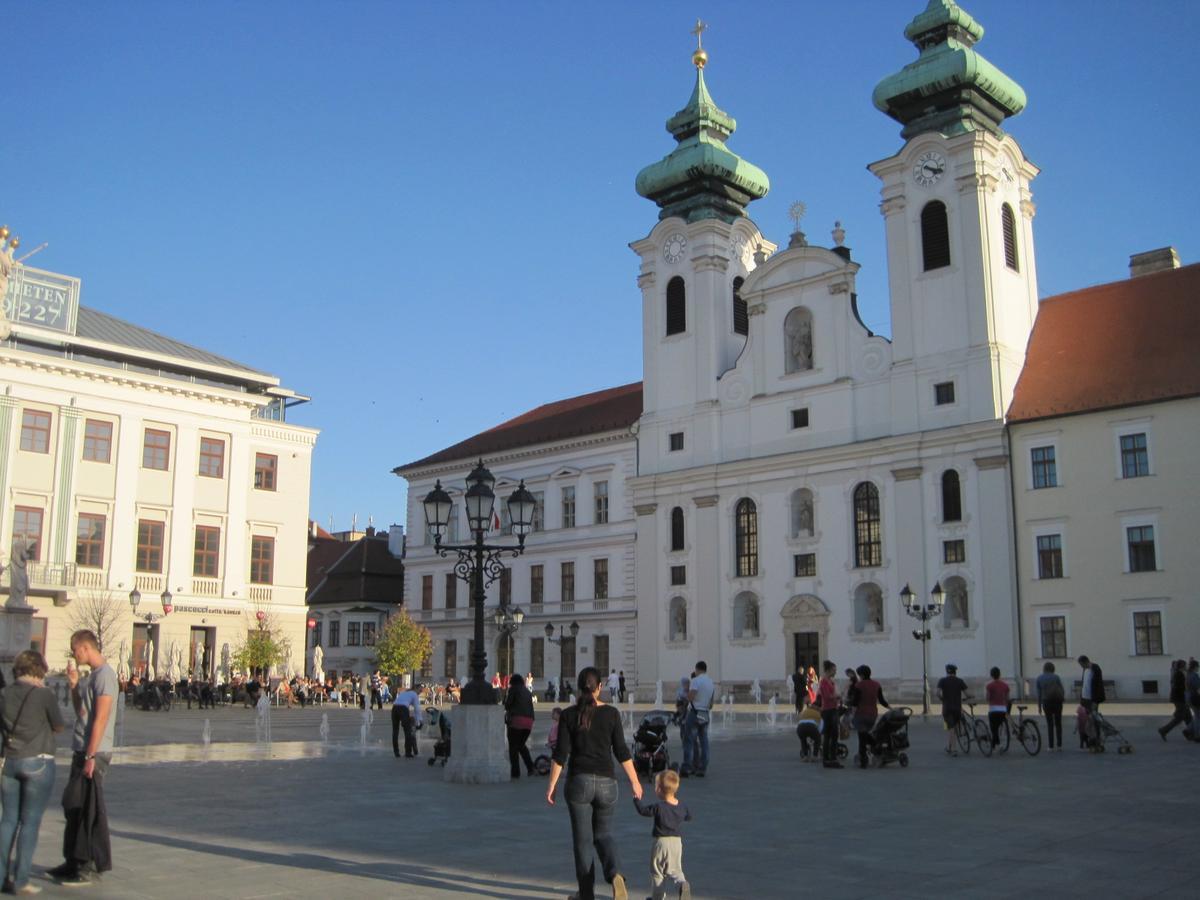 Dunalux Apartman Győr Exterior foto